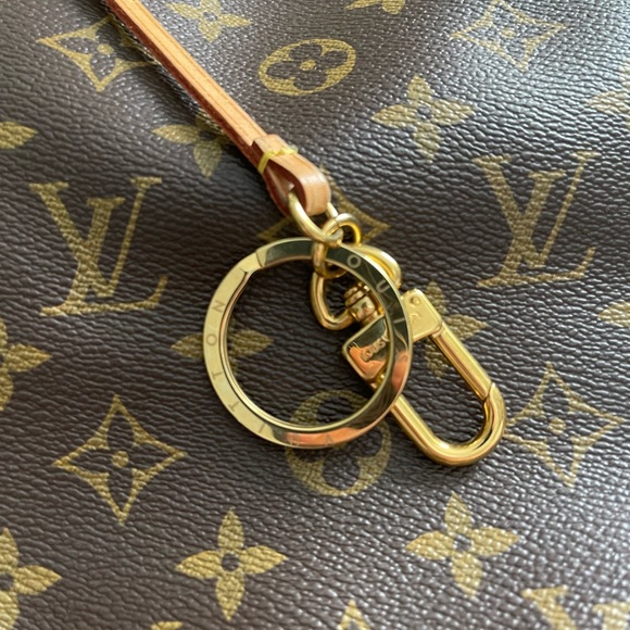 Authentic Louis Vuitton Artsy MM Bag Like New - Picture 8 of 16